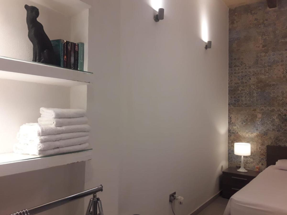Valletta Most Central Studio Apartment 16Th-Century Building ภายนอก รูปภาพ